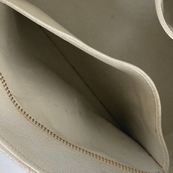 CHANEL White Caviar Leather Logo Shoulder Bag - Picture 15 of 16